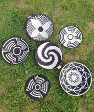 Load image into Gallery viewer, White & Black African Handwoven Rwanda Trivet