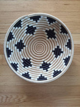 Load image into Gallery viewer, Beige, Black & White Point Noir African Woven Basket