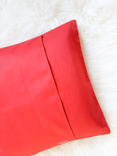 Load image into Gallery viewer, Red wine & White Boho Decorative Throw Pillow Cover - Modern Collection