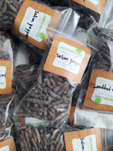Load image into Gallery viewer, Selim Pepper- Grains of Selim- Uda Pepper- Negro Pepper- African Spices- Hwentia