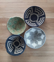 Load image into Gallery viewer, A Mixed of Color African Handwoven Rwanda Basket Hanging Wall Basket