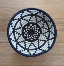 Load image into Gallery viewer, Set of 4 Black & White Star Rwanda Basket Hanging Wall basket Woven African Basket