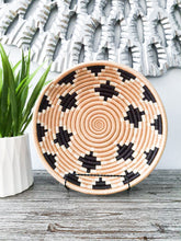Load image into Gallery viewer, Beige, Black &amp; White Point Noir African Woven Basket
