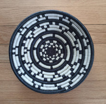 Load image into Gallery viewer, Set of 4 Black &amp; White Star Rwanda Basket Hanging Wall basket Woven African Basket
